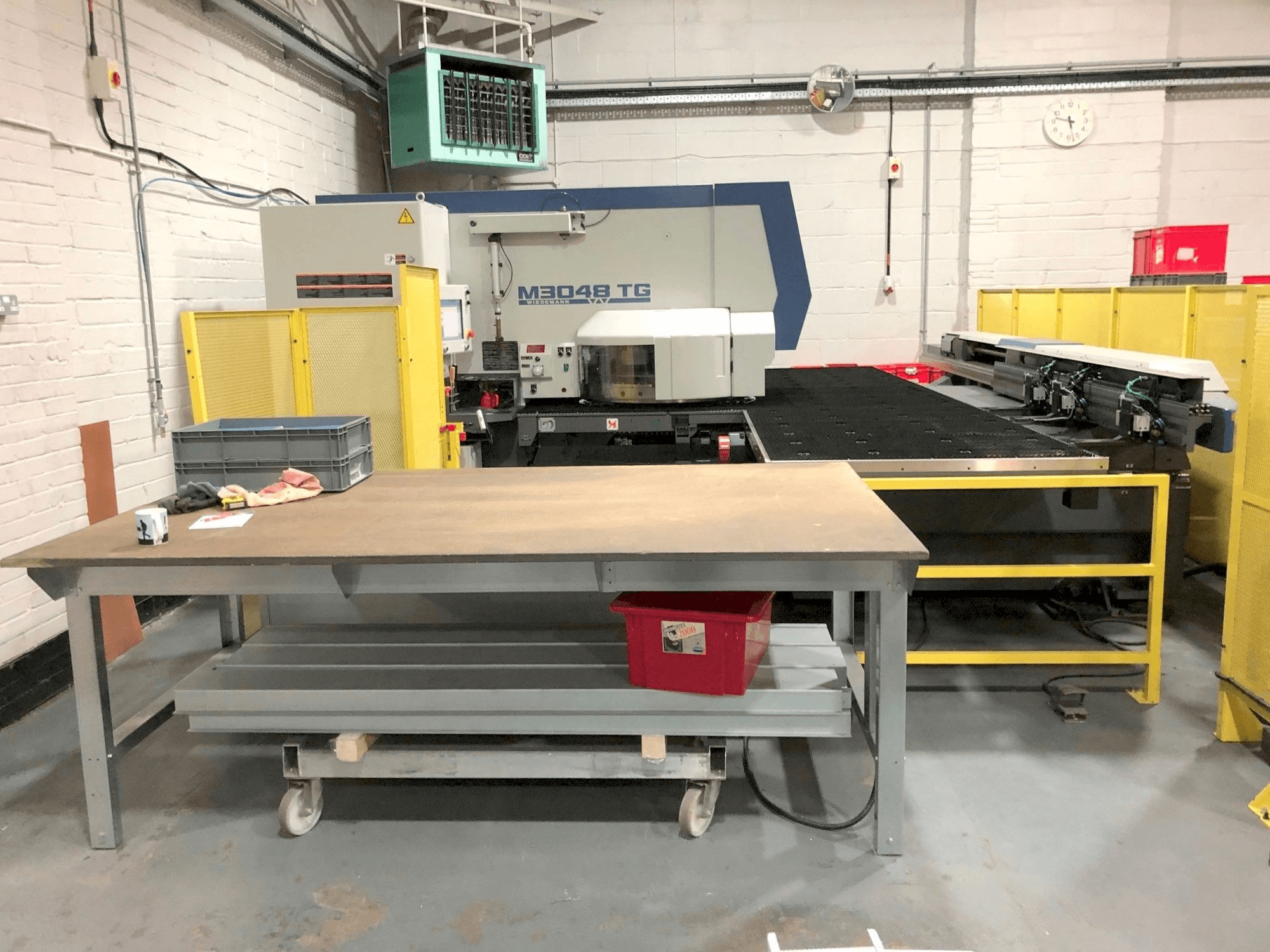 A Murata Wiedemann M3048 TG gép elölnézete