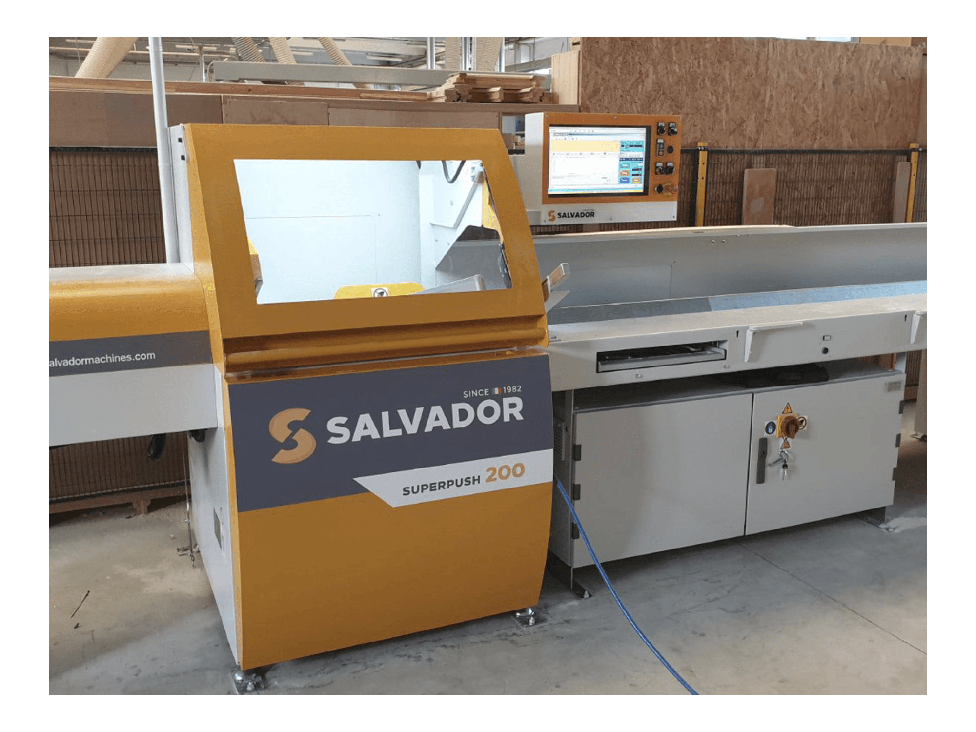 A SALVADOR Superpush 200 gép elölnézete