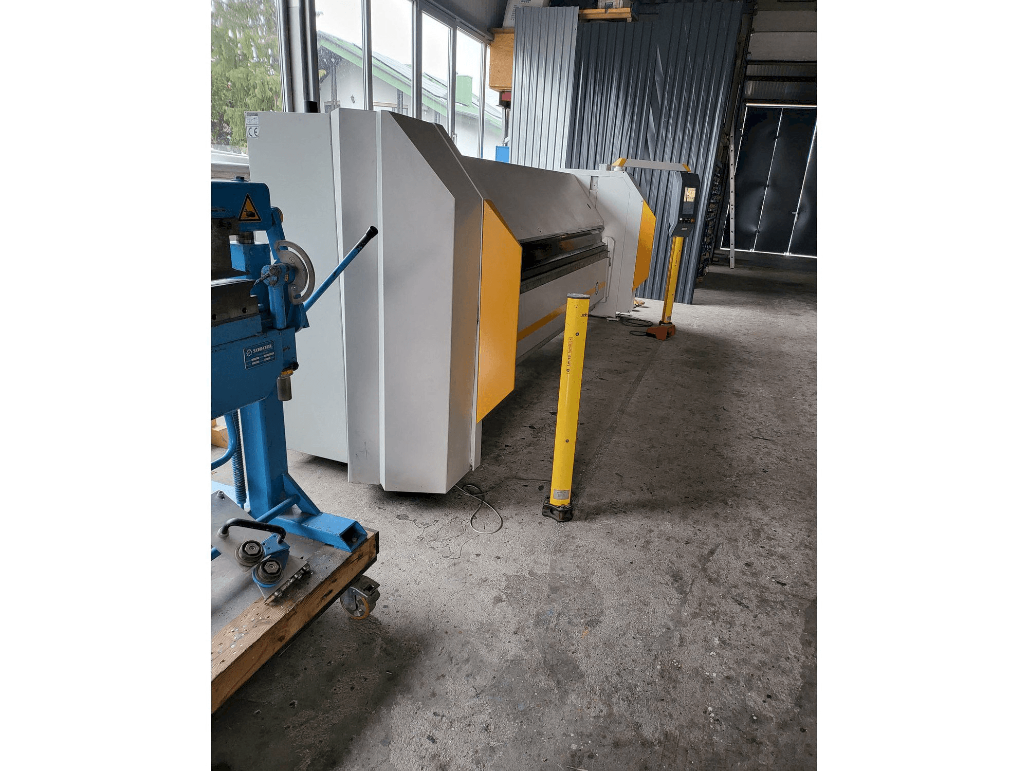 A RAS FLEXIbend 73.40 gép bal oldali nézete