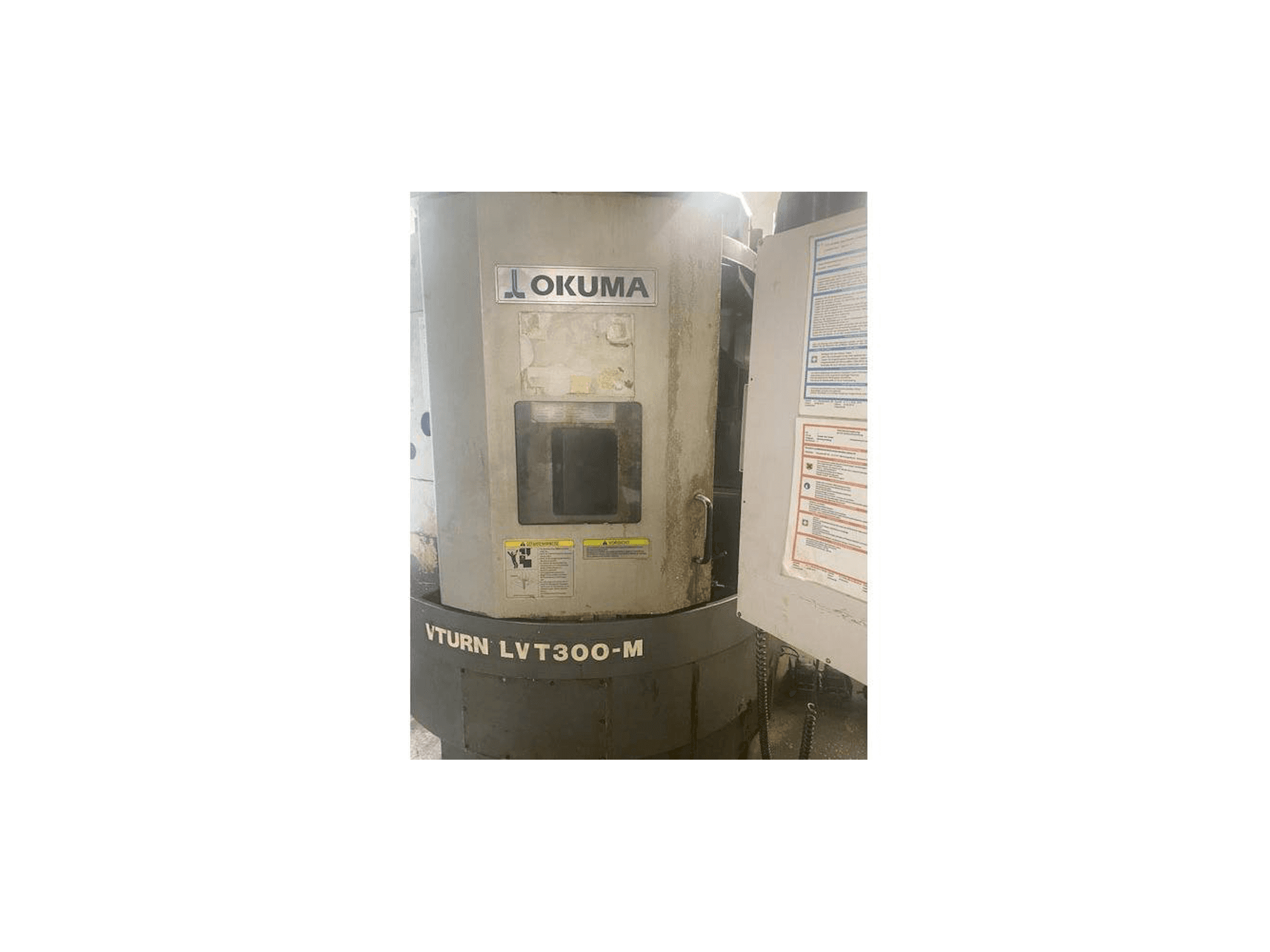 A Okuma LVT300M gép elölnézete